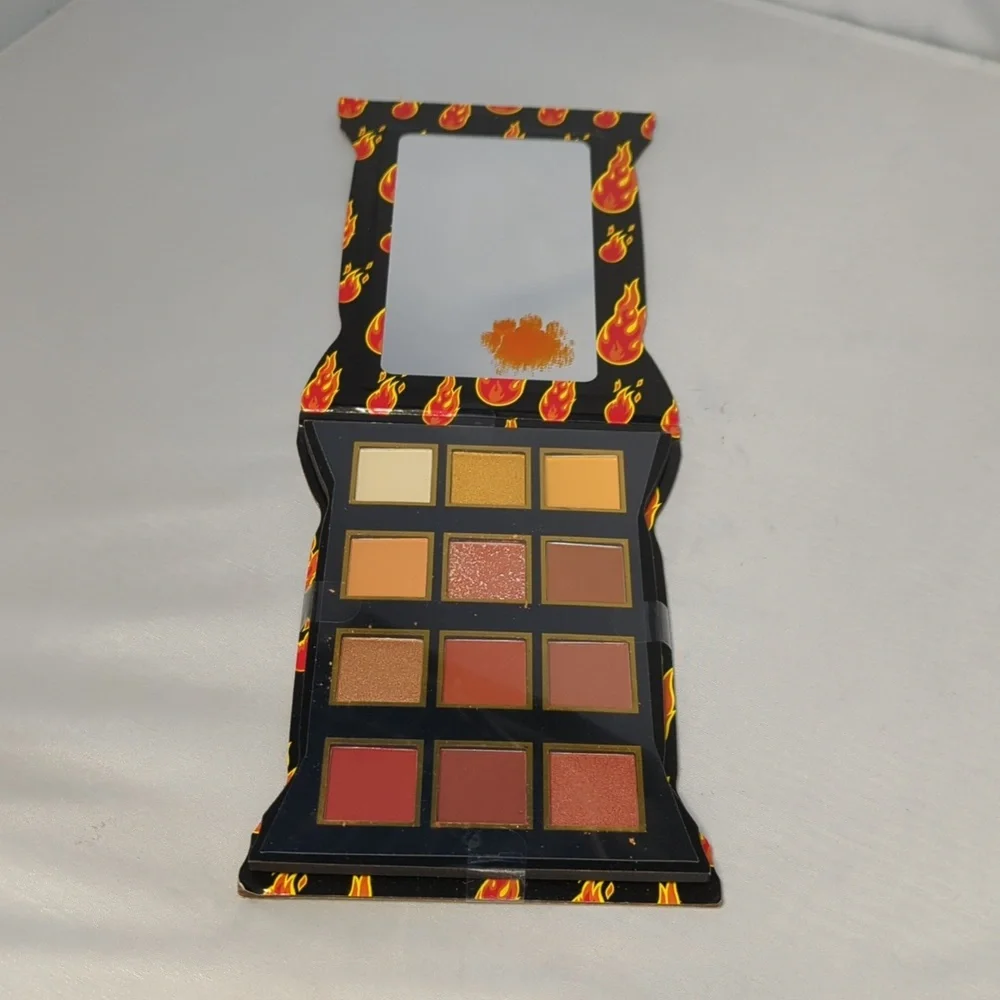 Taste Beauty Cheetos Flamin' Hot Crunchy Eyeshadow Palette